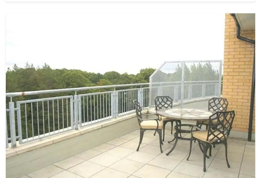 Heathrow Airport Bedfont Lakes 2 Bedroom Apartment London